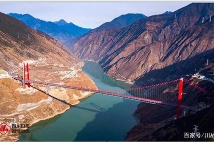 川藏線(xiàn)瀘定大渡河特大橋